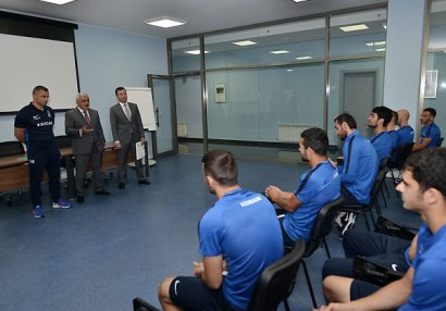 Rövnəq Abdullayev milli üzvləri ilə görüşdü