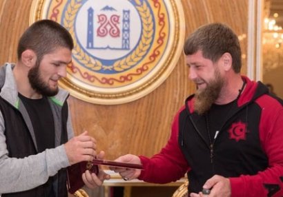 Kadırov Həbibə fəxri ad və avtomobil verdi (FOTO/VİDEO)