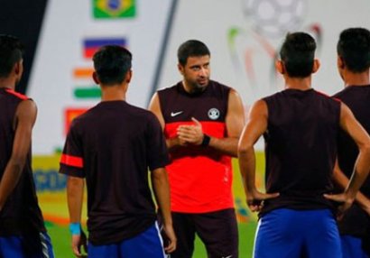 Azərbaycanda futbolçu baş məşqçini döydü