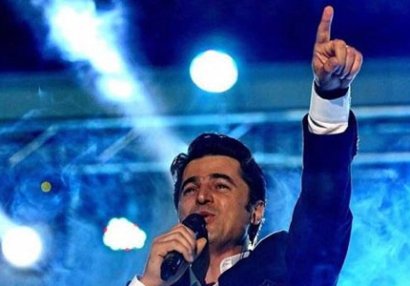 Azərbaycanlı müğənniyə \