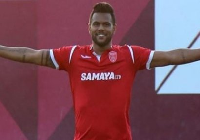 Denis Silva 100-ə çatdı