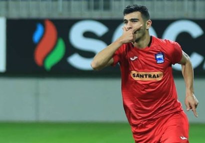 Daha bir futbolçu \