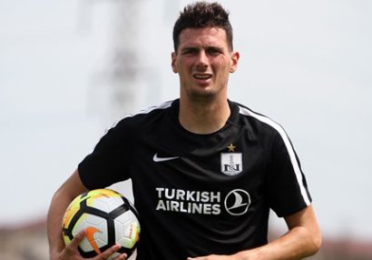 “Neftçi”dən ayrılan futbolçu Yunanıstan klubunda