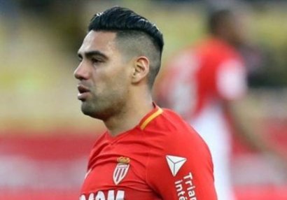 43 milyonluq hücumçu futbolu başqa idman növünə dəyişir