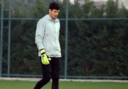 Emil Balayev 90+4-də qol buraxdı, komandası xal itirdi