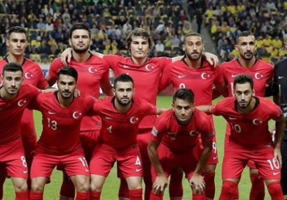 39 yaşlı Əmrə Belözoğlu Türkiyə millisində