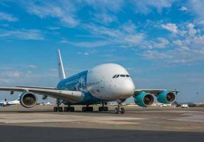 Ən böyük sərnişin təyyarəsi Bakı aeroportuna endi - FOTO