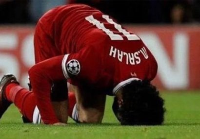 Salah namaza görə fanatları və jurnalistləri ittiham etdi