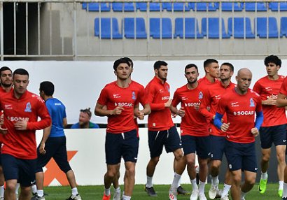 Millimizin Macarıstanla oyun üçün start heyəti