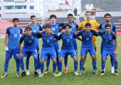 Azərbaycan millisinə 20 futbolçu çağırıldı