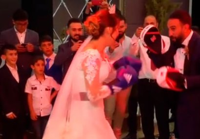 Azərbaycanlı dünya çempionu öz toyunda gəlinlə yumruqlaşdı - VİDEO