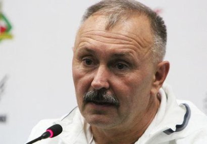 Belarusun baş məşqçisi getdi