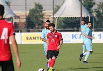 Bir futbolçu iki qol vurdu, oyun heç-heçə bitdi - VİDEO