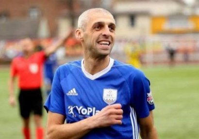 Aleksandr Starkov azərbaycanlı futbolçunu komandasına apardı