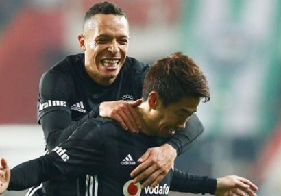 5 futbolçu \