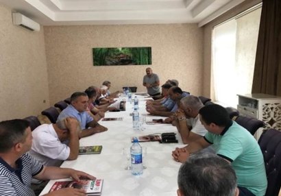Nazim Süleymanov millət vəkilləri ilə görüşdü