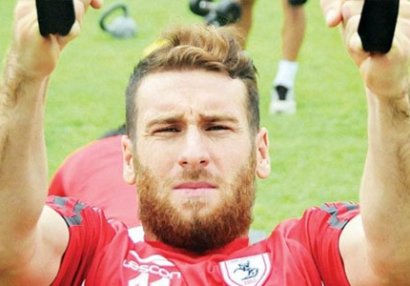 Prezidentin mühafizəçisi futbolçunu vəhşicəsinə döydü - FOTOLAR