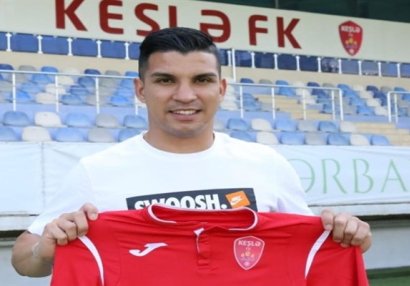 Meza Kolli rəsmən \
