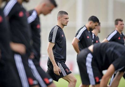 Avropa nəhəngləri türk futbolçu uğrunda mübarizə aparır