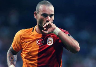 Sneyder futbolu tərk etdi