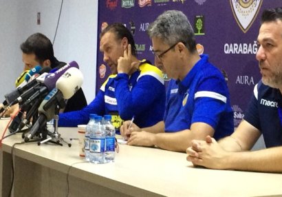 APOEL-in baş məşqçisi: 
