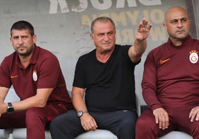 “Qalatasaray”da gözlənilməz məşqçi istefası