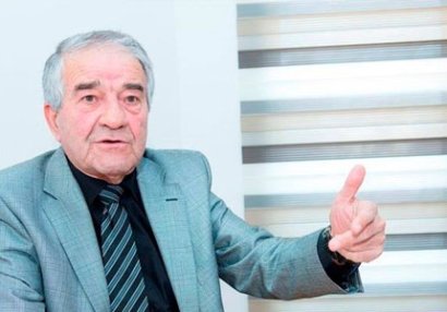 Azərbaycanlı yazıçı: \