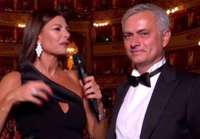 Mourinyo xanım aparıcını rəzil etdi - VİDEO