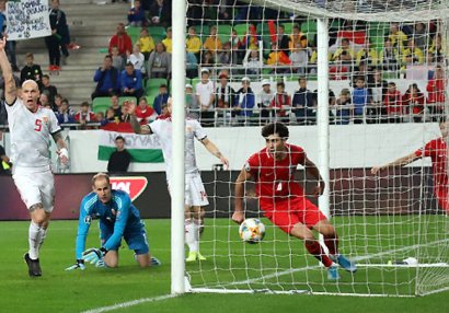 Macarıstanlı futbolçu: \
