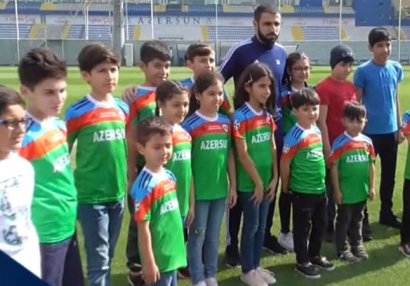 Aprel şəhidlərinin övladları \