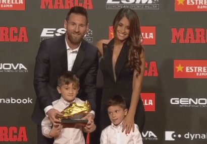 Messi “Qızıl buts”unu aldı - VİDEO