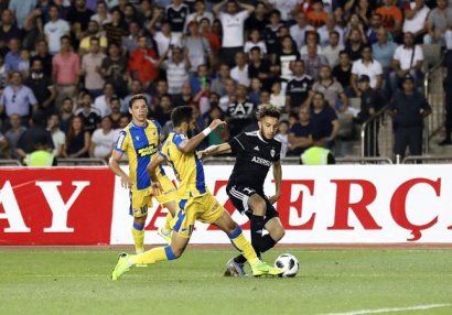 APOEL-in iki futbolçusu \