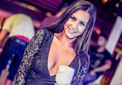 20 futbolçunu yoldan çıxardan qadın - FOTOLAR
