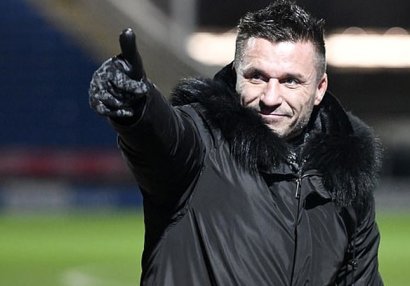 Milyonçu futbol klubunu satın aldı, özünü baş məşqçisi elan etdi