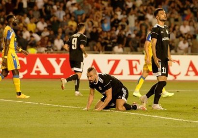 Slavçevin bir ayağı \