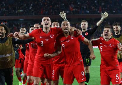 Türk futbolçuya 67 milyonluq təklif
