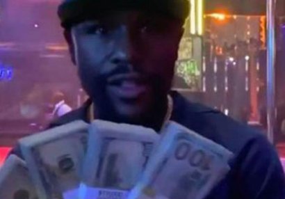 Gecə klubunda rəqqaslara 100 min dollar verdi