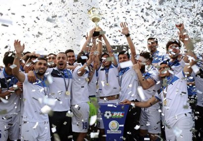 Azərbaycanlı futbolçu medalını satışa çıxardı – FOTO