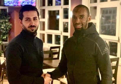 Futbolda şok hadisə: Bir futbolçu iki klubla müqavilə imzaladı