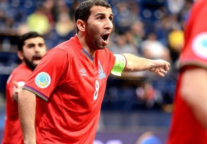 Azərbaycan millisinin üzvü: \