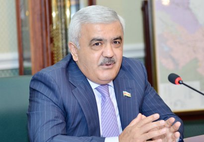 Rövnəq Abdullayev AFFA prezidenti postuna namizədliyini irəli sürdü