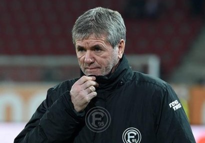 Bundesliqa klubu baş məşqçisini istefaya göndərdi