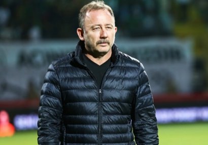 İstanbul nəhənginin yeni çalışdırıcısı rəsmən açıqlandı