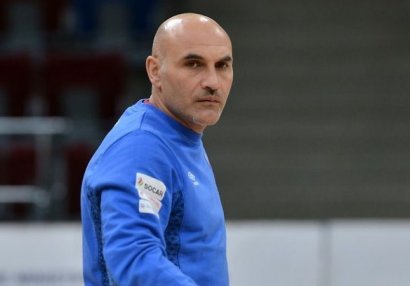 Millimizin baş məşqçisi öz oyunçularını təhqir etdiyi üçün cəzalandı