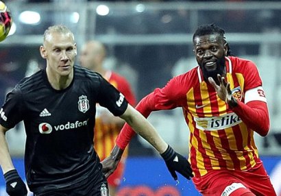 Adebayor Paraqvay klubuna keçdi