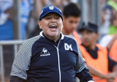 Maradona oyun zamanı narkotik maddə qəbul etdi - VİDEO