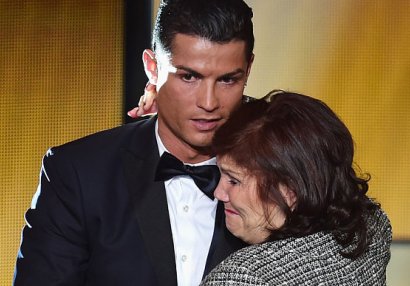 Ronaldu anasının səhhətindəki problemlə əlaqədar olaraq Portuqaliyaya yollanıb