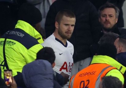 İngiltərə millisinin futbolçusu azarkeşlə dalaşdı - VİDEO