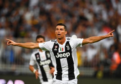 İlk milyarder futbolçu - Ronaldu
