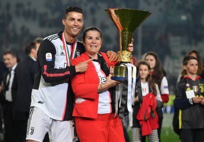 Ronaldunun anası oğlunun bağışladığı yeni avtomobilin FOTOsunu paylaşdı